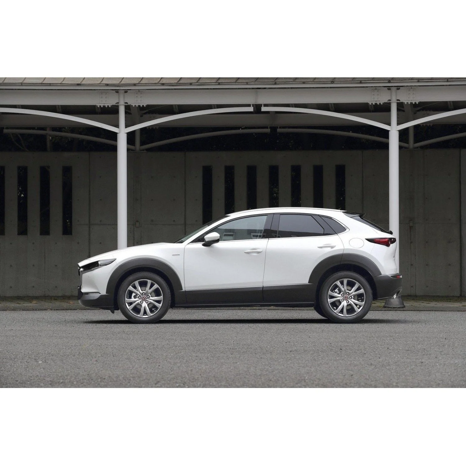 Center Cap, 100th Anniversary Edition in Gloss Black & Red | Mazda - Image 10