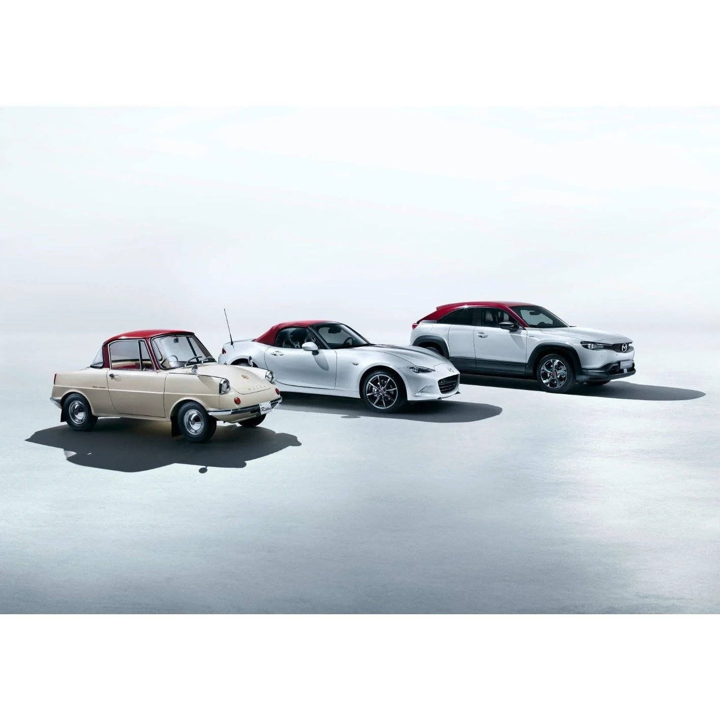 Center Cap, 100th Anniversary Edition in Gloss Black & Red | Mazda - Image 17