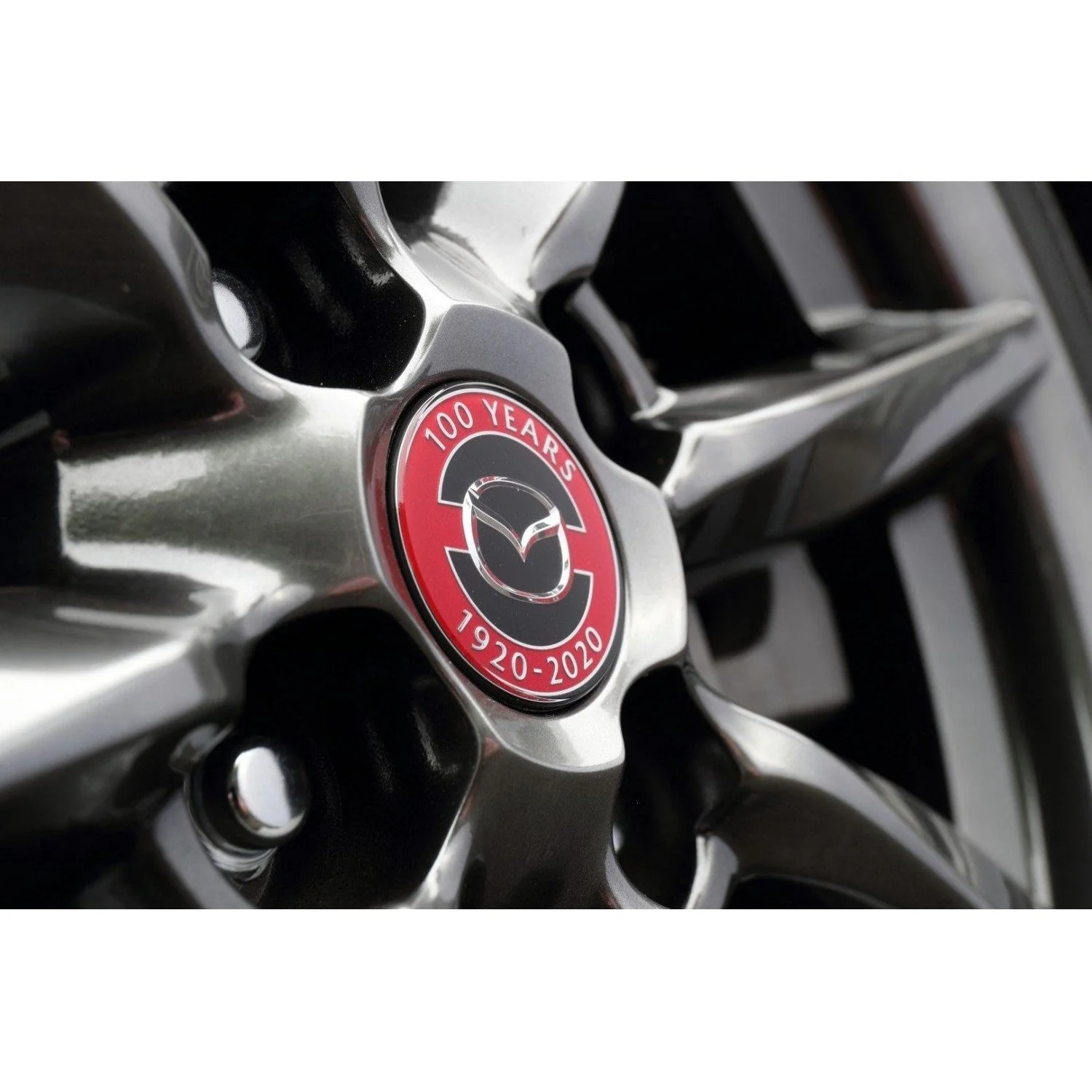 Center Cap, 100th Anniversary Edition in Gloss Black & Red | Mazda - Image 4