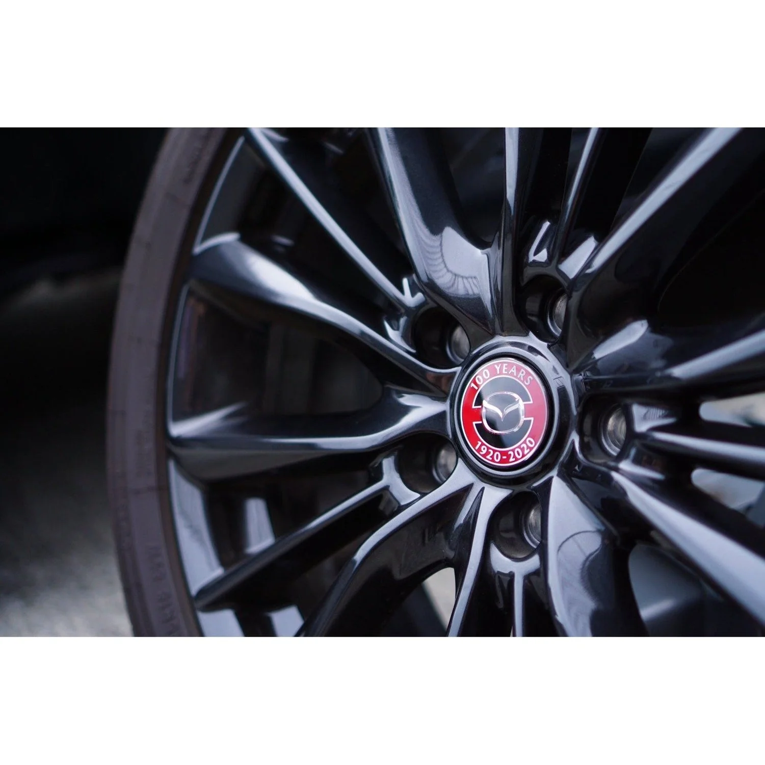 Center Cap, 100th Anniversary Edition in Gloss Black & Red | Mazda - Image 7